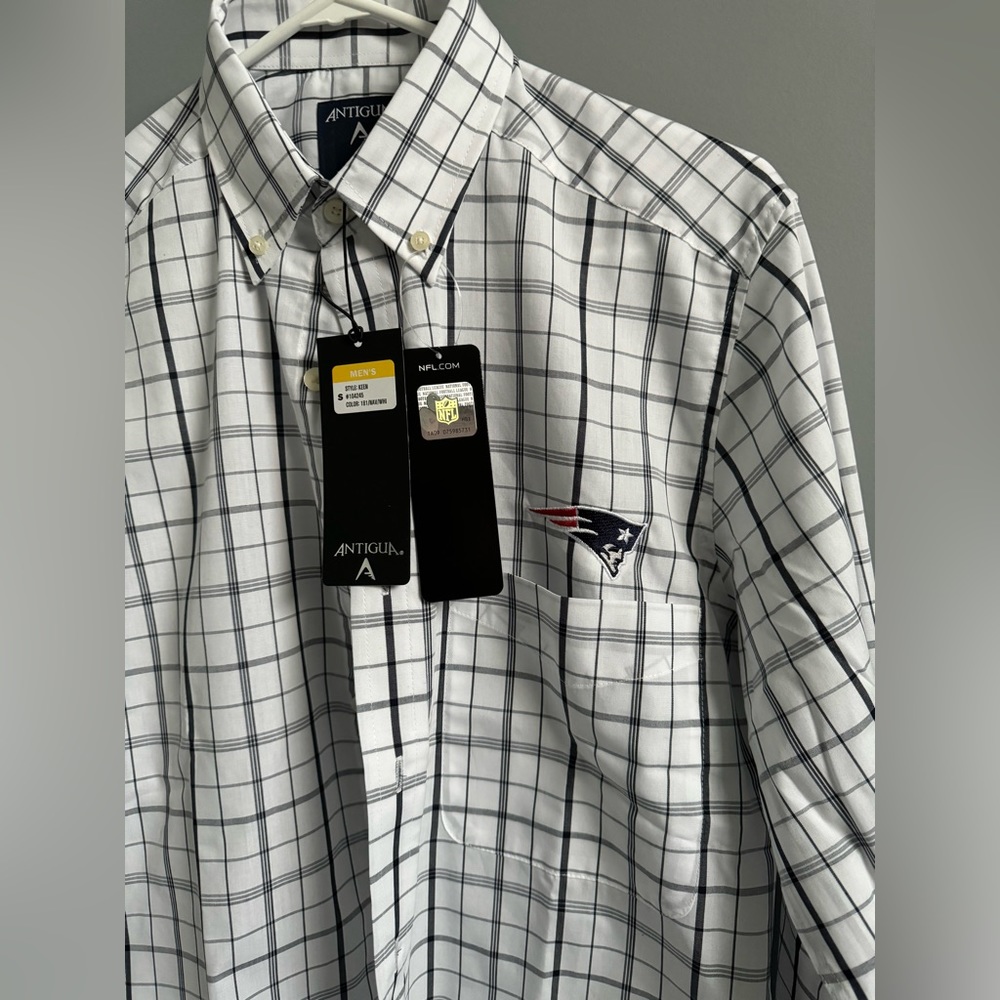 NWT! New England Patriots men’s button up shirt. Brand new!